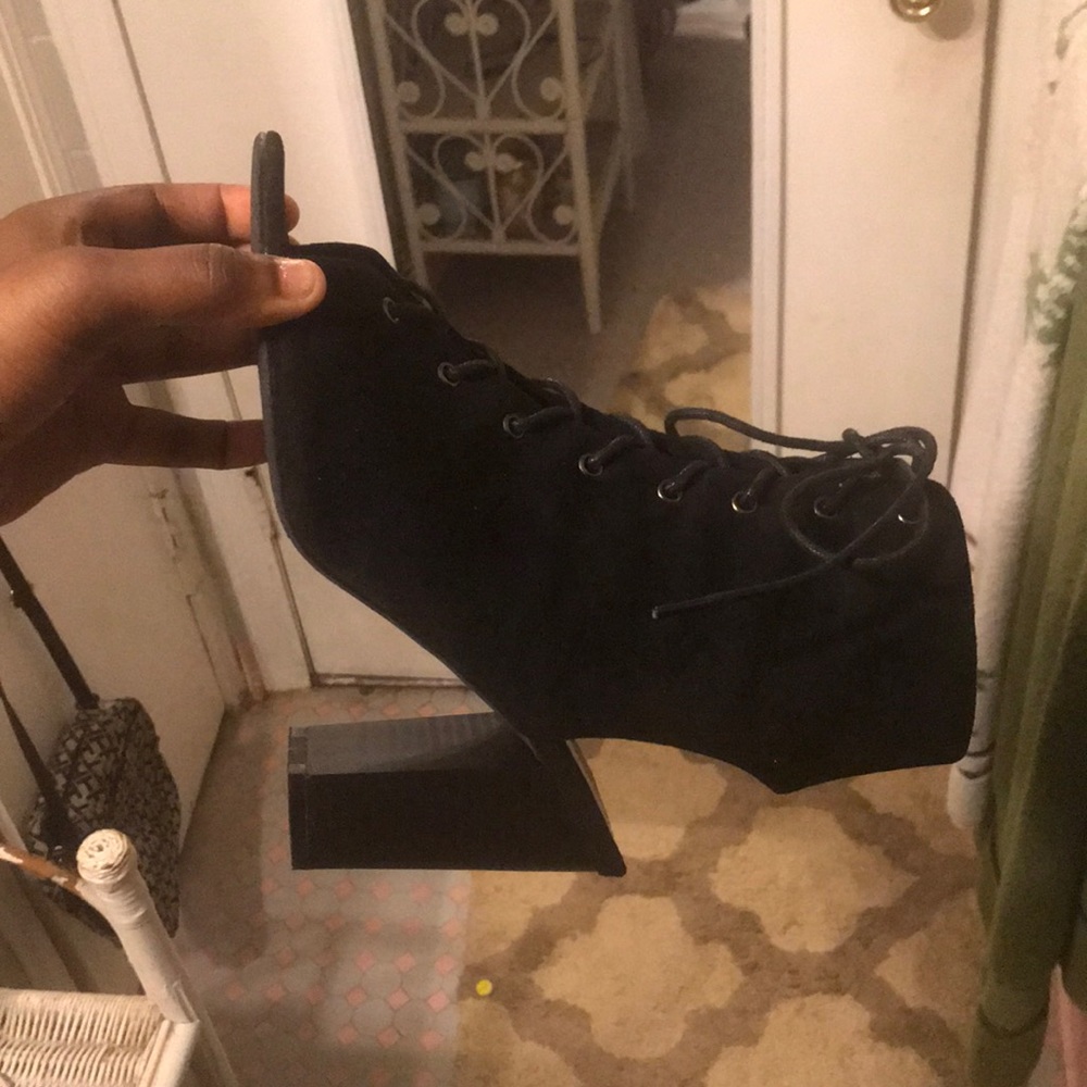 Black Heels - image 3